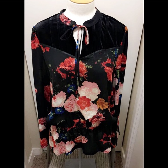 Blouses - Picture 1 of 3